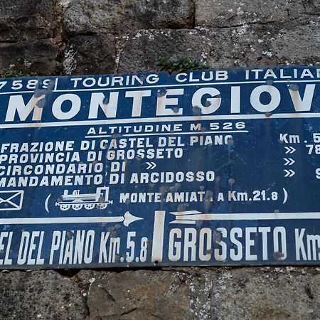 Casa Angolo Cantina Nel Castello Montegiovi Esterno foto
