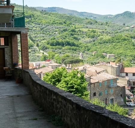 Appartamento Casa Angolo Cantina Nel Castello Montegiovi Esterno foto