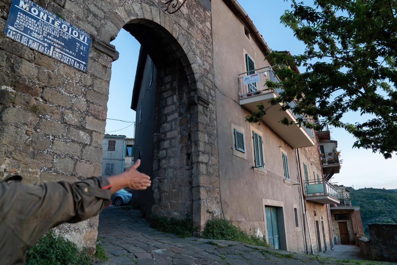 Appartamento Casa Angolo Cantina Nel Castello Montegiovi Esterno foto