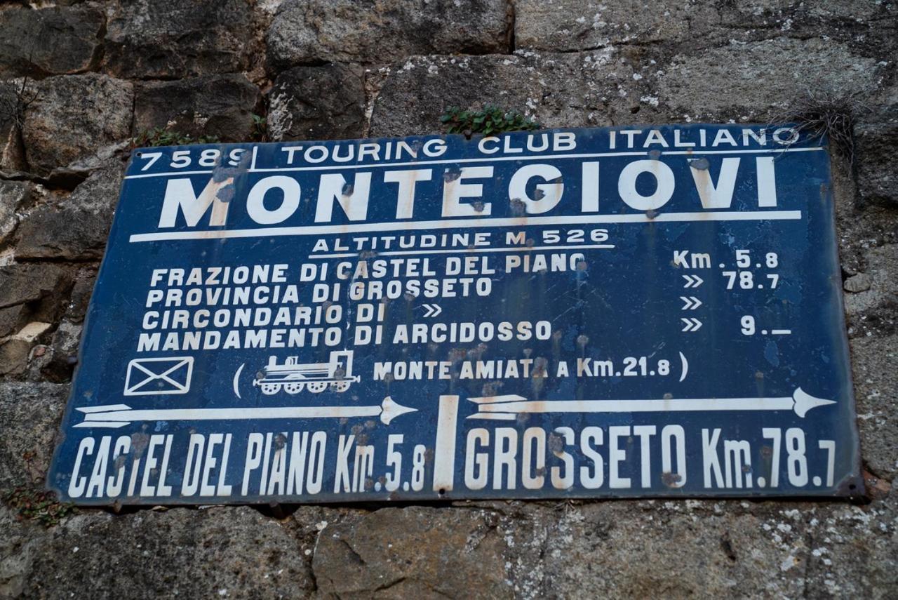 Casa Angolo Cantina Nel Castello Montegiovi Esterno foto
