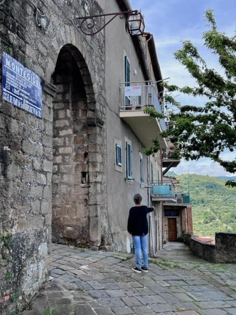 Appartamento Casa Angolo Cantina Nel Castello Montegiovi Esterno foto