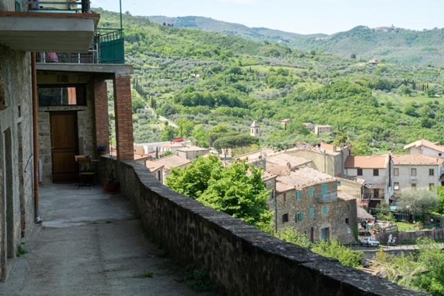 Appartamento Casa Angolo Cantina Nel Castello Montegiovi Esterno foto